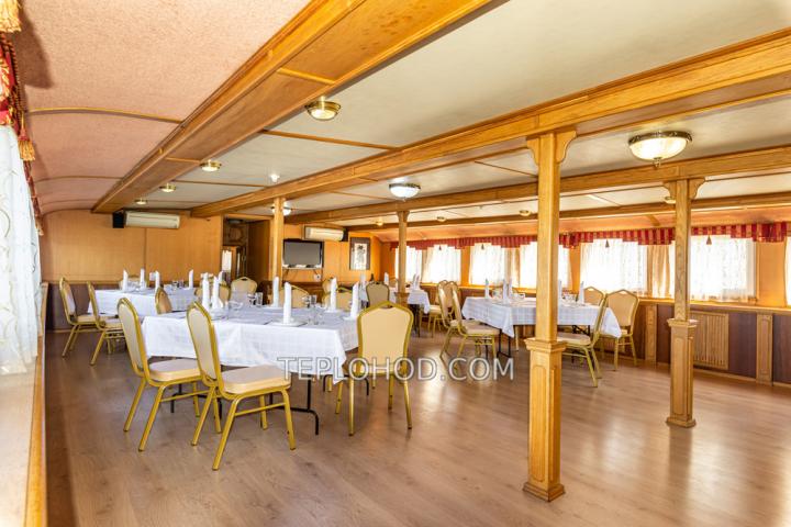 Теплоход “Соболь”