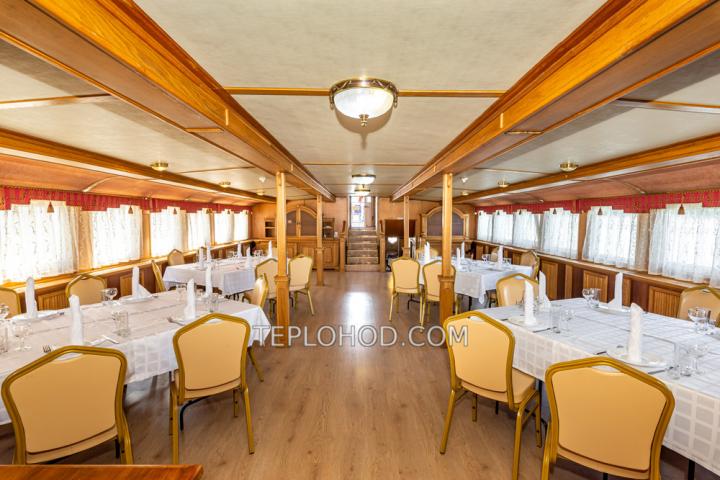 Теплоход “Соболь”