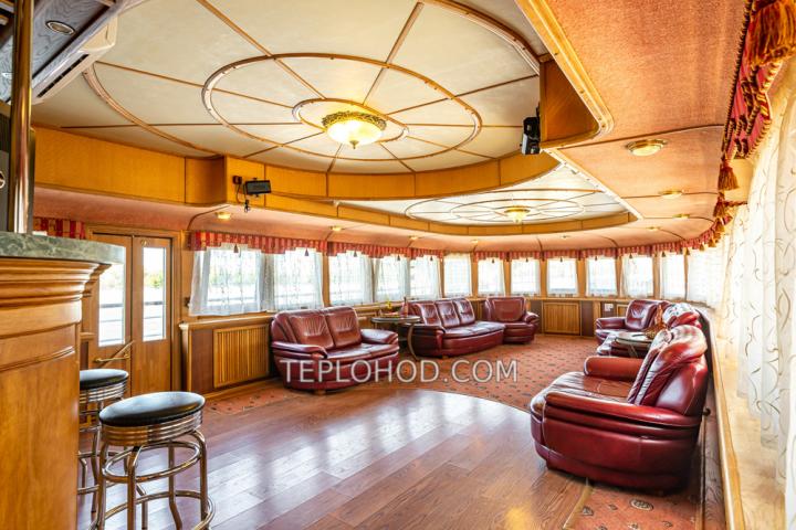 Теплоход “Соболь”