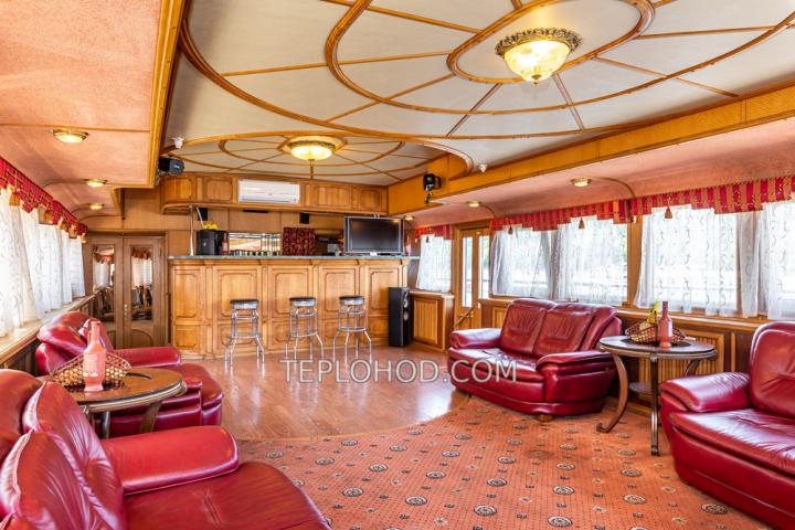 Теплоход “Соболь”