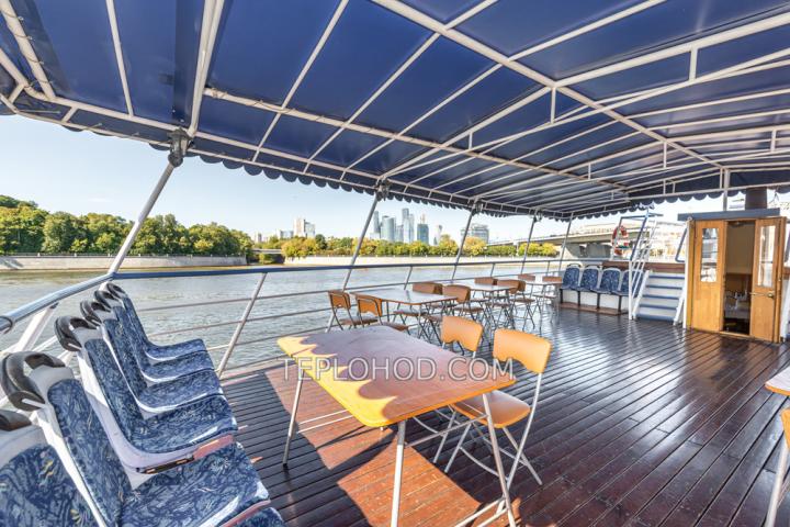 Теплоход “Соболь”