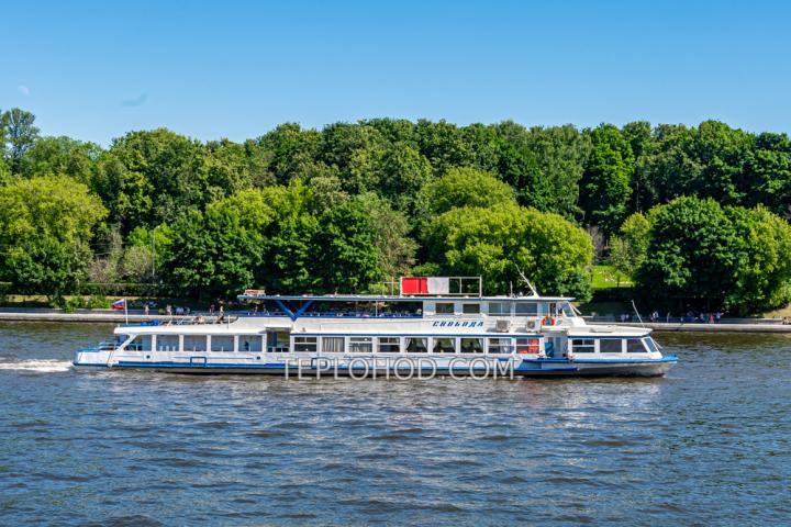 Теплоход “Свобода”