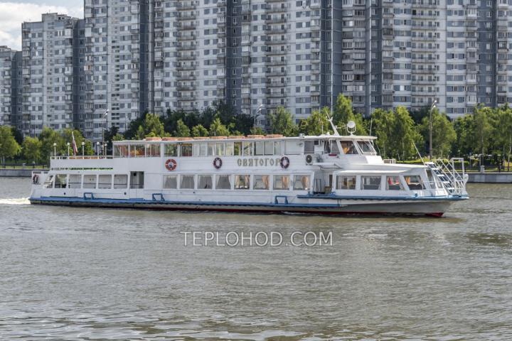 Теплоход “Святогор”