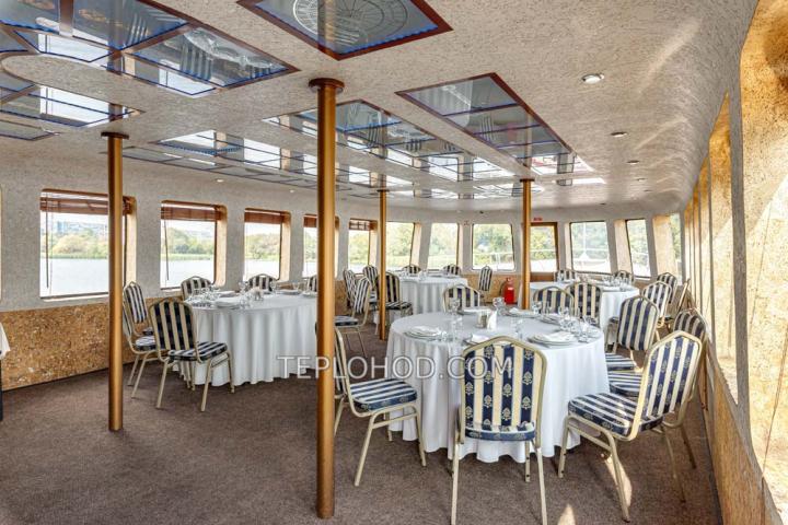 Теплоход “Уникум”