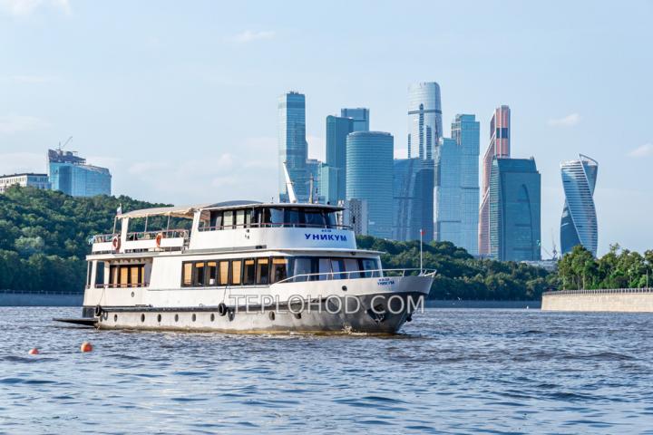 Теплоход “Уникум”