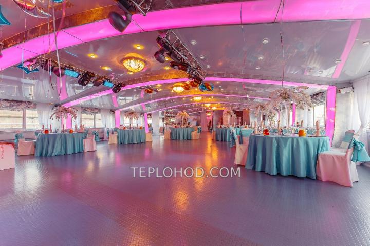 Теплоход “Ватель”