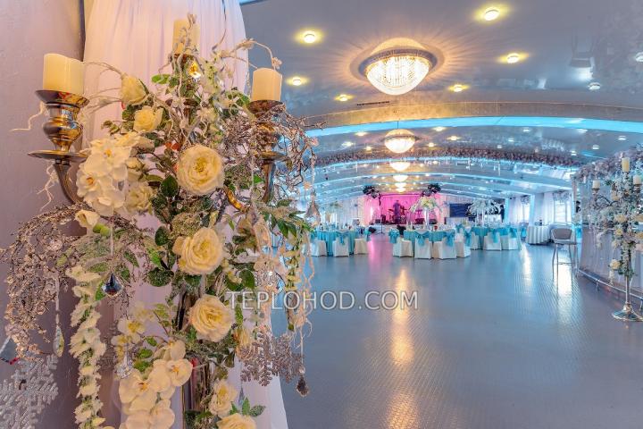 Теплоход “Ватель”