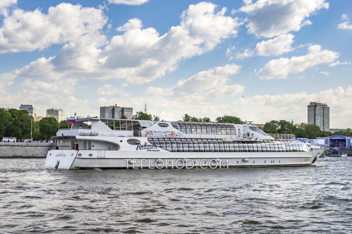  Теплоход “Яхта Рэдиссон”