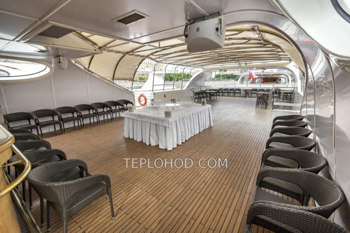  Теплоход “Яхта Рэдиссон”