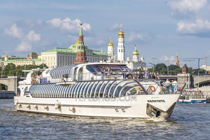  Теплоход “Яхта Рэдиссон”